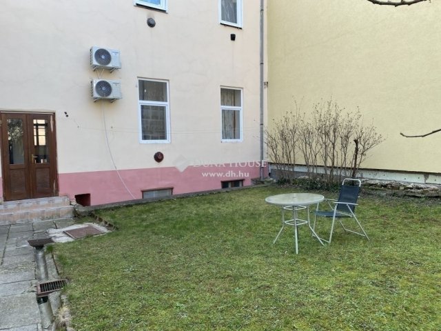 Eladó téglalakás, Pécsett 65.49 M Ft, 3 szobás