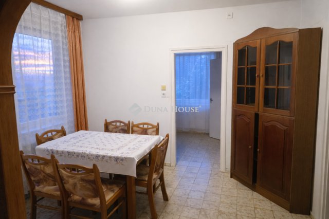 Eladó családi ház, Győrött 131.5 M Ft, 6 szobás