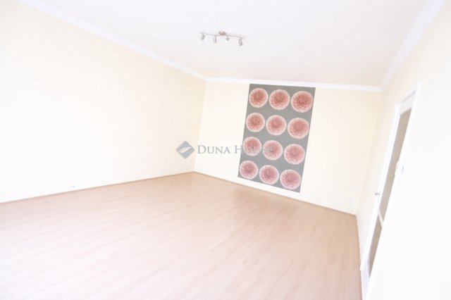 Eladó családi ház, Csolnokon 29.99 M Ft, 2 szobás