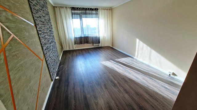 Kiadó panellakás, albérlet, Székesfehérvárott, Sarló utcában