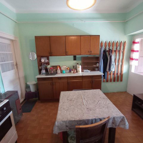 Eladó családi ház, Szegeden 39.95 M Ft, 2 szobás