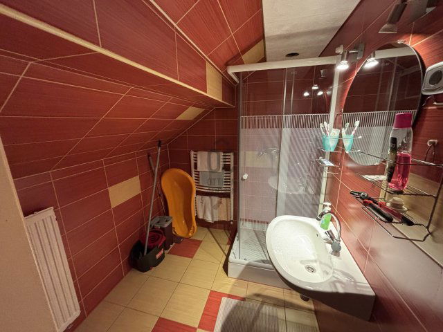 Eladó családi ház, Várpalotán 122 M Ft, 6 szobás