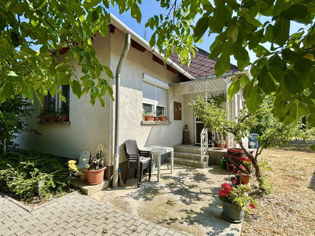 Eladó családi ház, Balatonfüreden 89.9 M Ft, 1+2 szobás