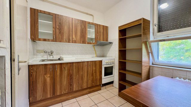 Kiadó panellakás, albérlet, Debrecenben 220 E Ft / hó, 3 szobás