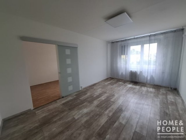 Eladó téglalakás, Szegeden 51 M Ft, 3 szobás