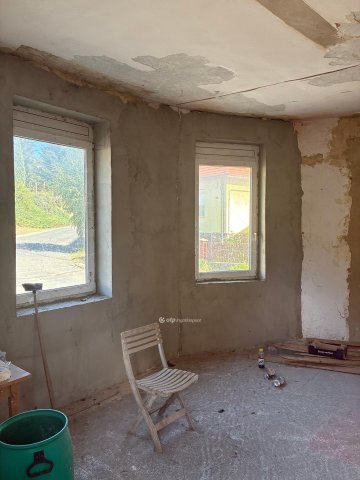 Eladó családi ház, Pécsett 12 M Ft, 1 szobás