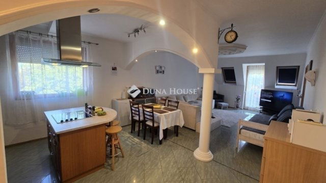 Eladó téglalakás, Szegeden 81.7 M Ft, 3 szobás