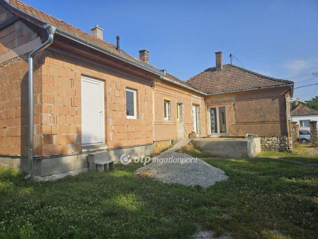 Eladó családi ház, Nyárádon 28.9 M Ft, 2+1 szobás