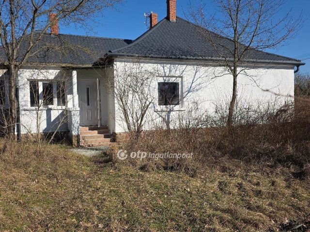 Eladó családi ház, Kispiriten 26.9 M Ft, 4 szobás