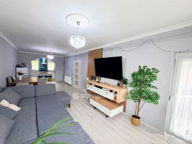 Eladó téglalakás, Szolnokon 74.9 M Ft, 3+2 szobás