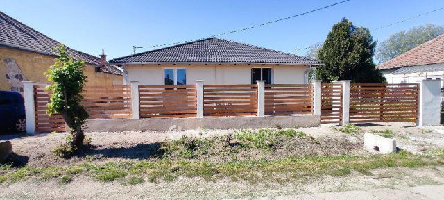 Eladó ikerház, Turán 63.9 M Ft, 4 szobás / költözzbe.hu