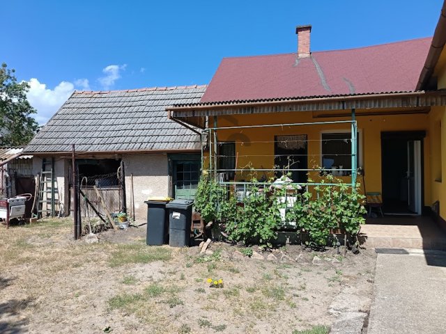 Eladó családi ház, Bölcskén 38 M Ft, 3 szobás