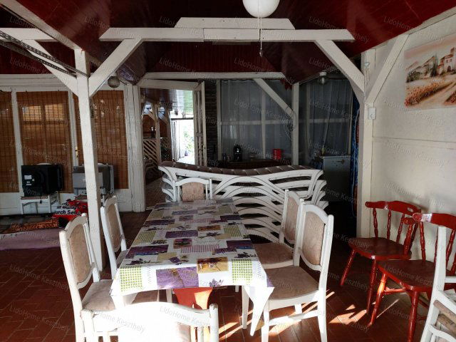 Eladó hotel, Balatonmáriafürdőn 95 M Ft, 10 szobás