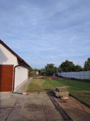Eladó családi ház, Szolnokon 135 M Ft, 5+2 szobás