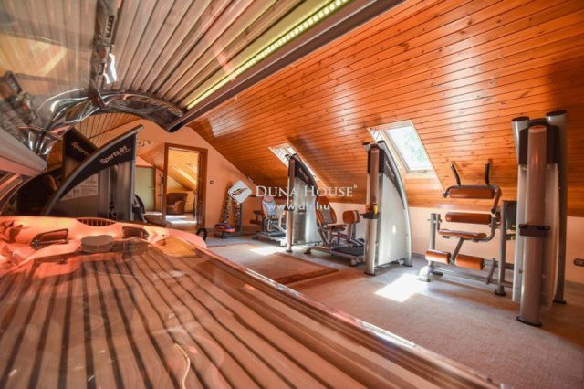 Eladó családi ház, Orosházán 1347.5 M Ft, 10 szobás