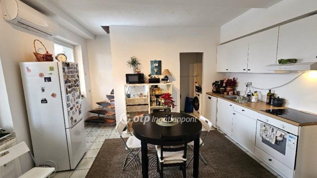 Eladó téglalakás, Dunaújvárosban 67 M Ft, 5 szobás