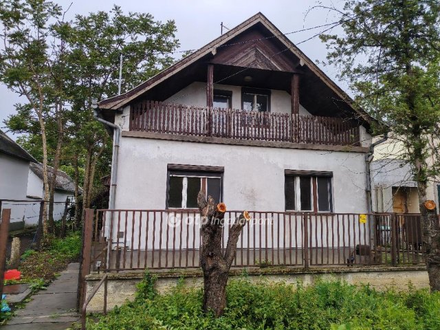 Eladó családi ház, Kisújszálláson 29.99 M Ft, 4+1 szobás