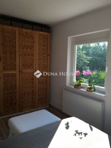 Eladó családi ház, Szigetszentmiklóson 89.9 M Ft, 5 szobás