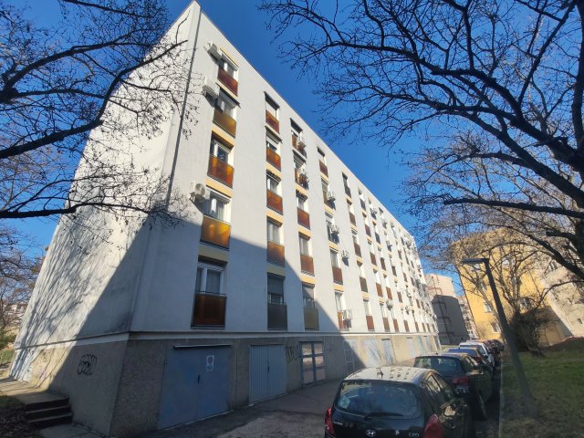 Eladó panellakás, Pécsett 44.9 M Ft, 2 szobás