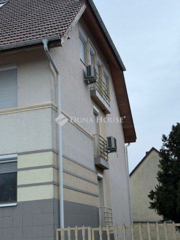 Eladó téglalakás, Kecskeméten 69.9 M Ft, 4 szobás