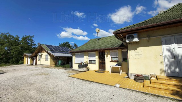 Eladó családi ház, Balatonszárszón 89.9 M Ft, 4+2 szobás