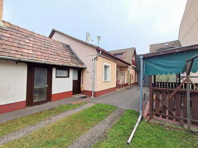 Eladó családi ház, Budapesten, XV. kerületben 139.9 M Ft