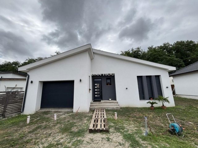 Eladó családi ház, Kecskeméten 139.9 M Ft, 4 szobás