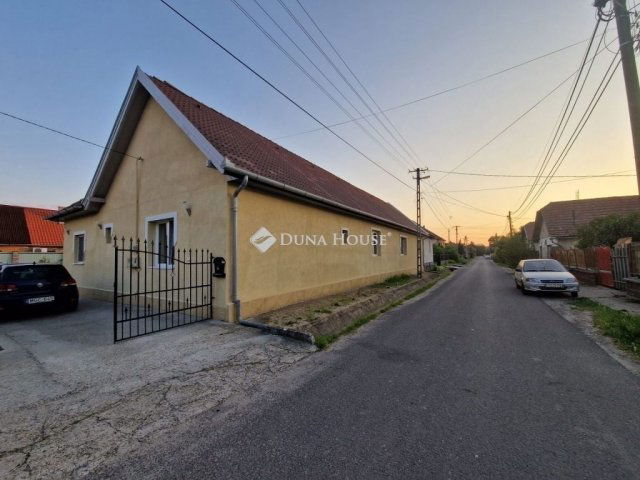 Eladó családi ház, Aszódon 100 M Ft, 6 szobás