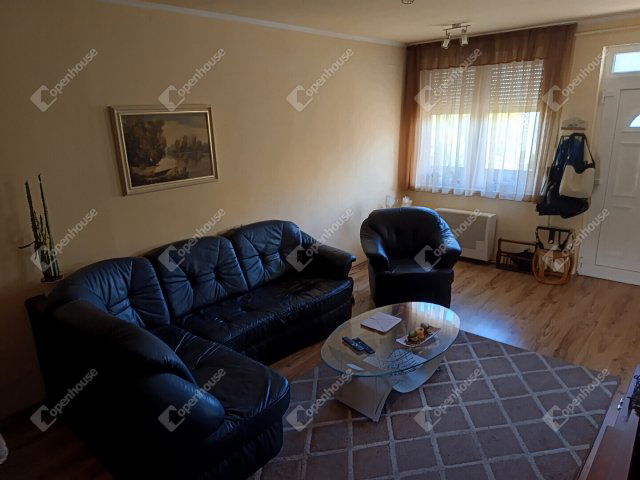 Eladó téglalakás, Siófokon 68.5 M Ft, 3 szobás