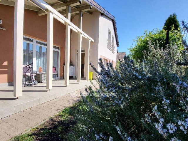 Eladó családi ház, Siófokon 135 M Ft, 5 szobás