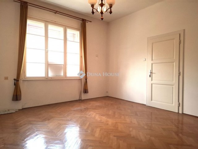 Eladó téglalakás, Szombathelyen 38 M Ft, 2 szobás