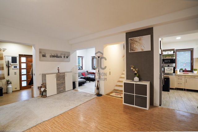 Eladó családi ház, Szentendrén 139 M Ft, 6 szobás