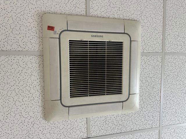 Kiadó iroda, Budapesten, IV. kerületben, Széchenyi téren