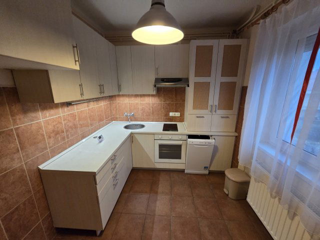 Eladó téglalakás, Székesfehérvárott 68.9 M Ft, 3 szobás