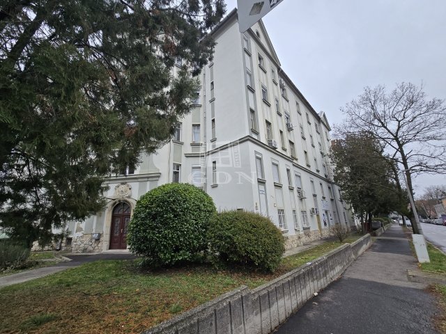 Eladó téglalakás, Pécsett 62 M Ft, 2+1 szobás