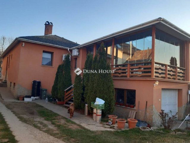 Eladó családi ház, Neszmélyen 74.9 M Ft, 3 szobás