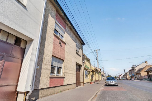 Eladó ikerház, Nyergesújfaluban 78 M Ft, 3+1 szobás
