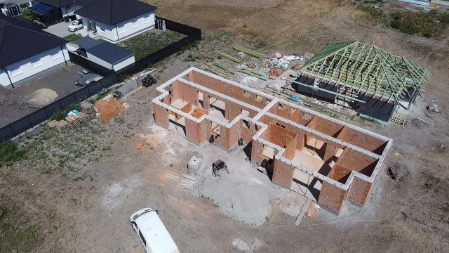 Eladó ikerház, Jászberényben 53.99 M Ft, 4 szobás