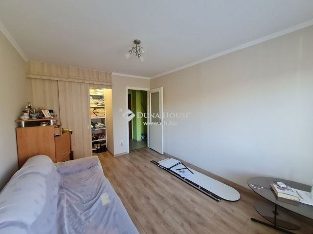 Eladó panellakás, Dunaföldváron 25.9 M Ft, 1 szobás