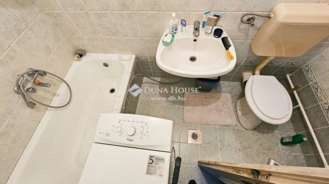 Eladó családi ház, Tápiószecsőn 59.9 M Ft, 5 szobás