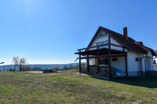 Eladó családi ház, Balatonalmádiban 189.9 M Ft, 2+1 szobás