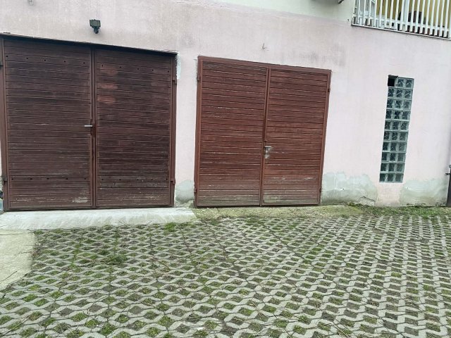 Eladó garázs, Debrecenben, Antall József utcában 11 M Ft