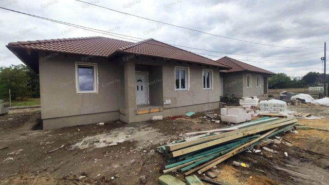 Eladó ikerház, Monoron 81.8 M Ft, 4 szobás / költözzbe.hu