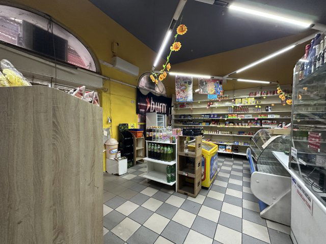 Eladó üzlethelyiség, VIII. kerületben, Kiss József utcában