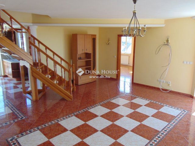 Eladó családi ház, Budaörsön 375 M Ft, 9 szobás