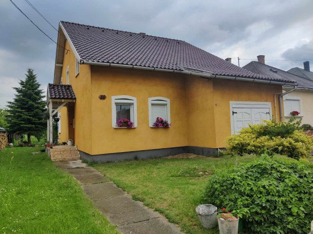 Eladó családi ház, Kesztölcön 67.99 M Ft, 7 szobás