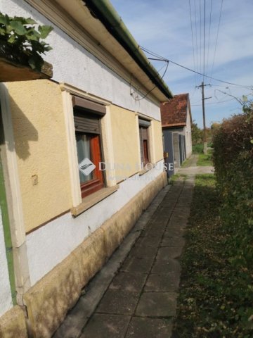 Eladó családi ház, Cegléden 23.5 M Ft, 2 szobás
