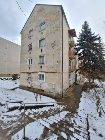 Eladó téglalakás, Salgótarjánban 9.99 M Ft, 2 szobás
