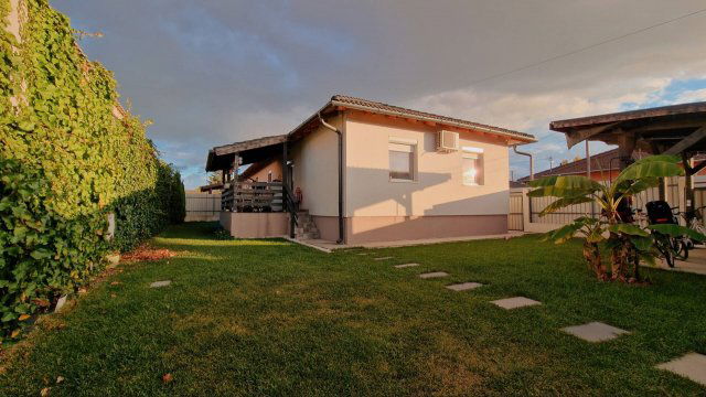 Eladó ikerház, Szigetszentmiklóson 99.9 M Ft, 5 szobás