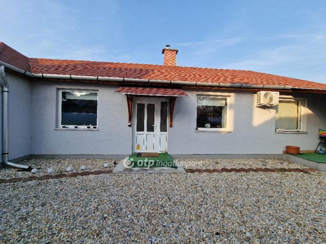 Eladó családi ház, Szirmabesenyőn 99.8 M Ft, 5+2 szobás